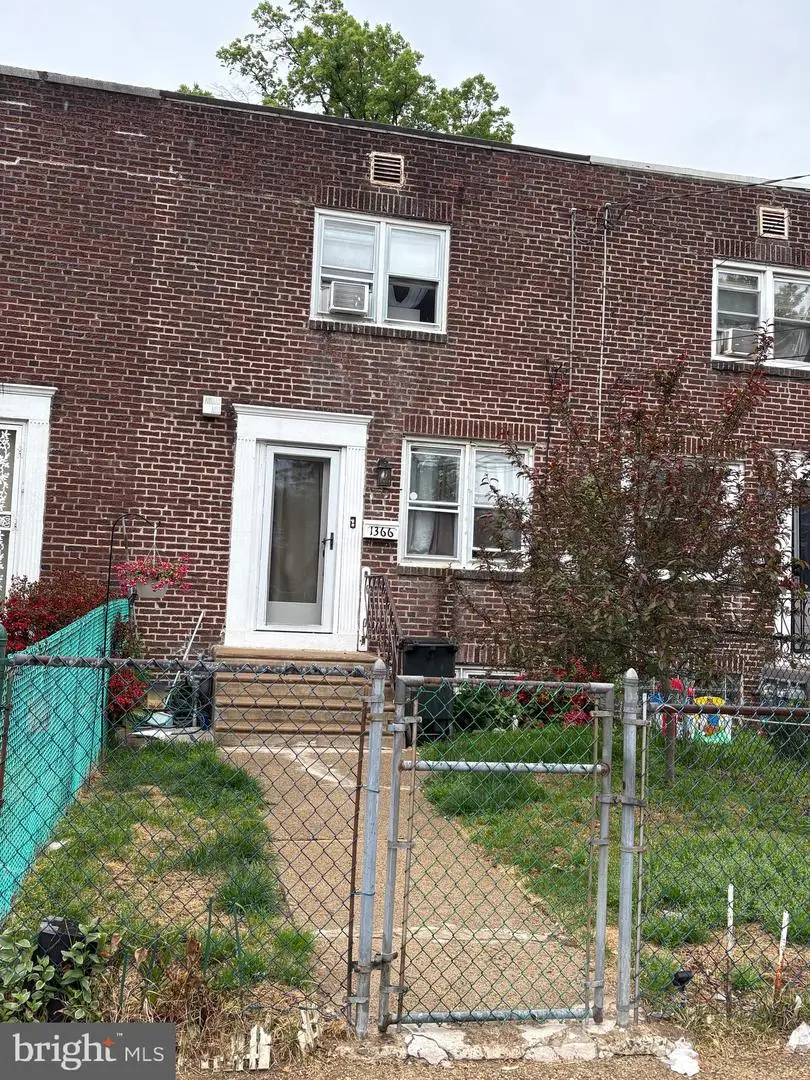 1366 Sayrs Ave, Camden, NJ 08104 - #1
