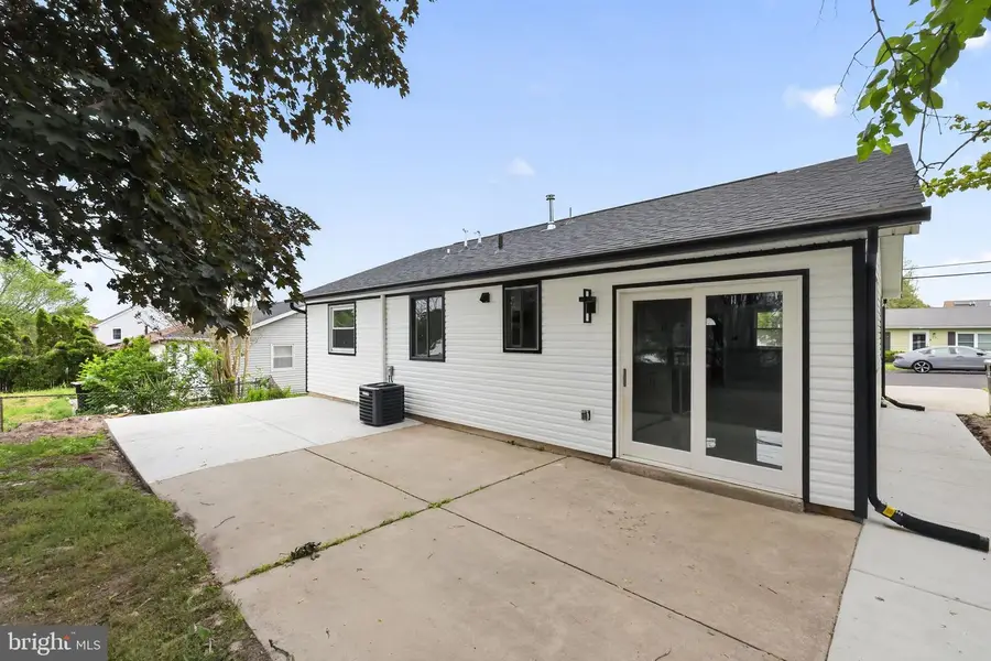 27 Girard Ave, Sicklerville, NJ 08081 - #3
