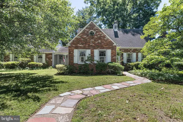 421 W Elma Ave, LAUREL SPRINGS, NJ 08021