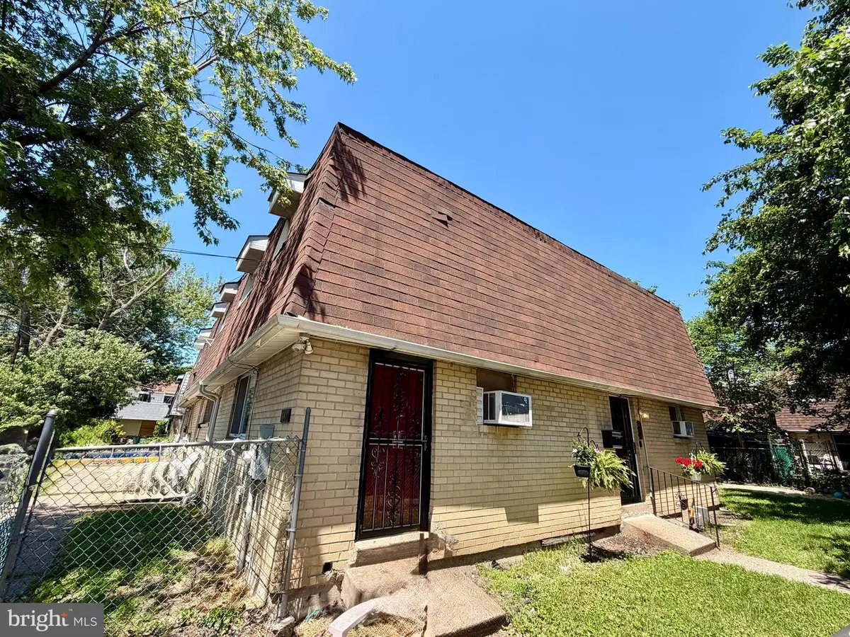 811 Lansdowne Avenue, Camden, NJ 08104 - #1