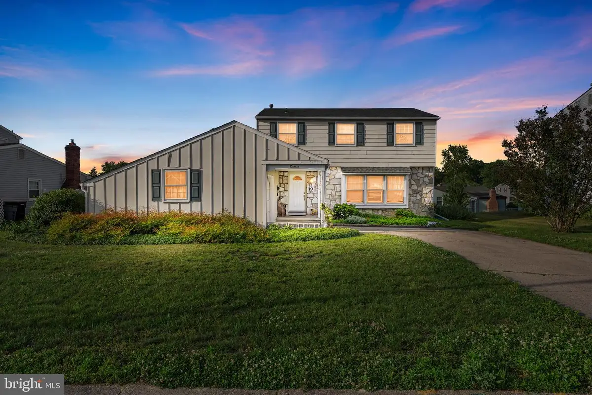19 W Kennedy Dr, Laurel Springs, NJ 08021 - #1