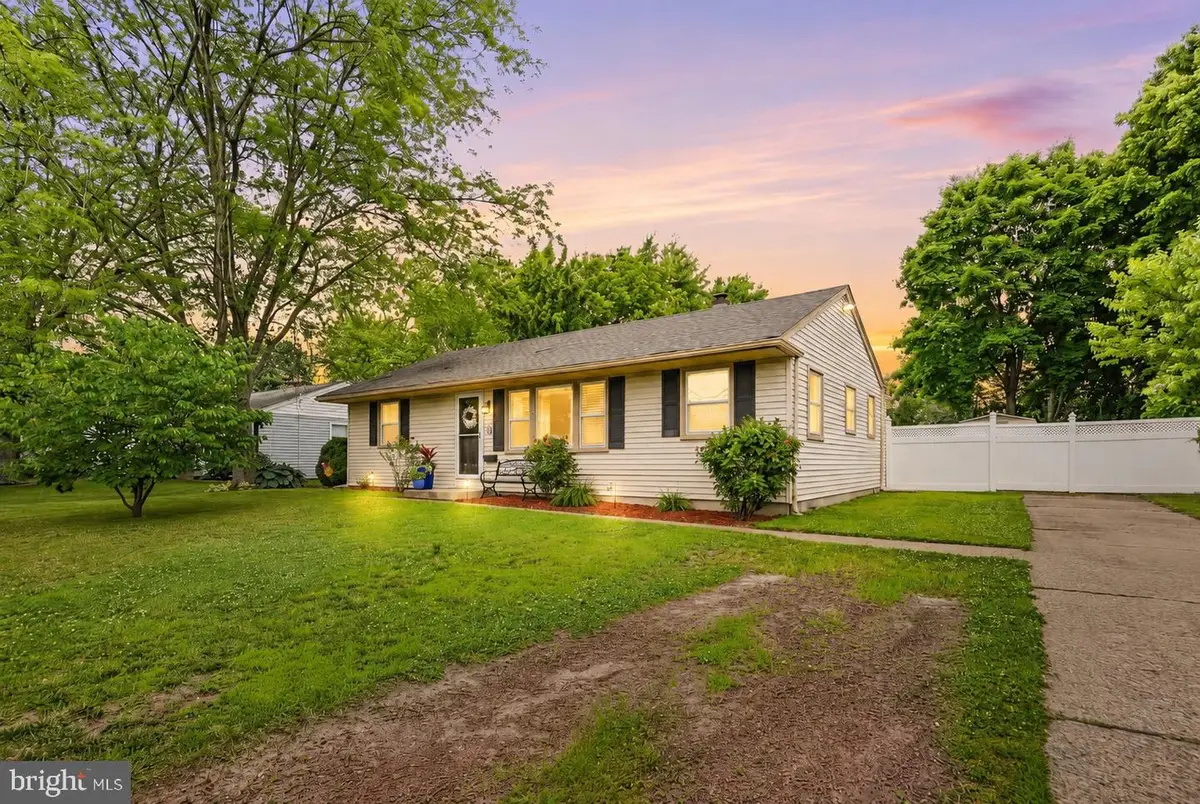 11 Warwick Rd, Stratford, NJ 08084 - #1