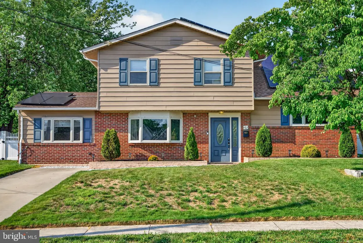12 Woodbridge Rd, Gibbsboro, NJ 08026 - #1