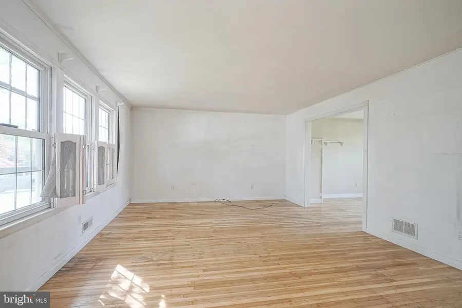 152 Kelly Driver Rd, Laurel Springs, NJ 08021 - #3