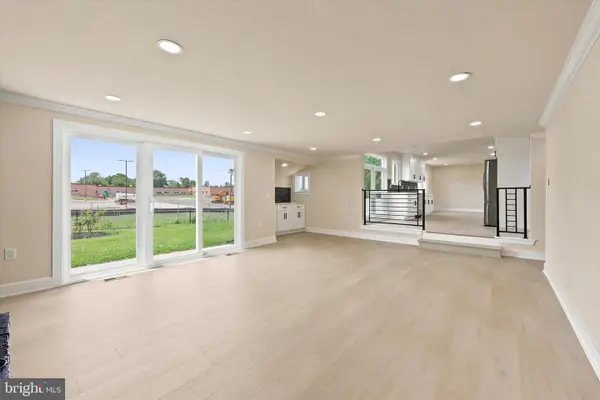4 Bellows Ln, CHERRY HILL, NJ 08002