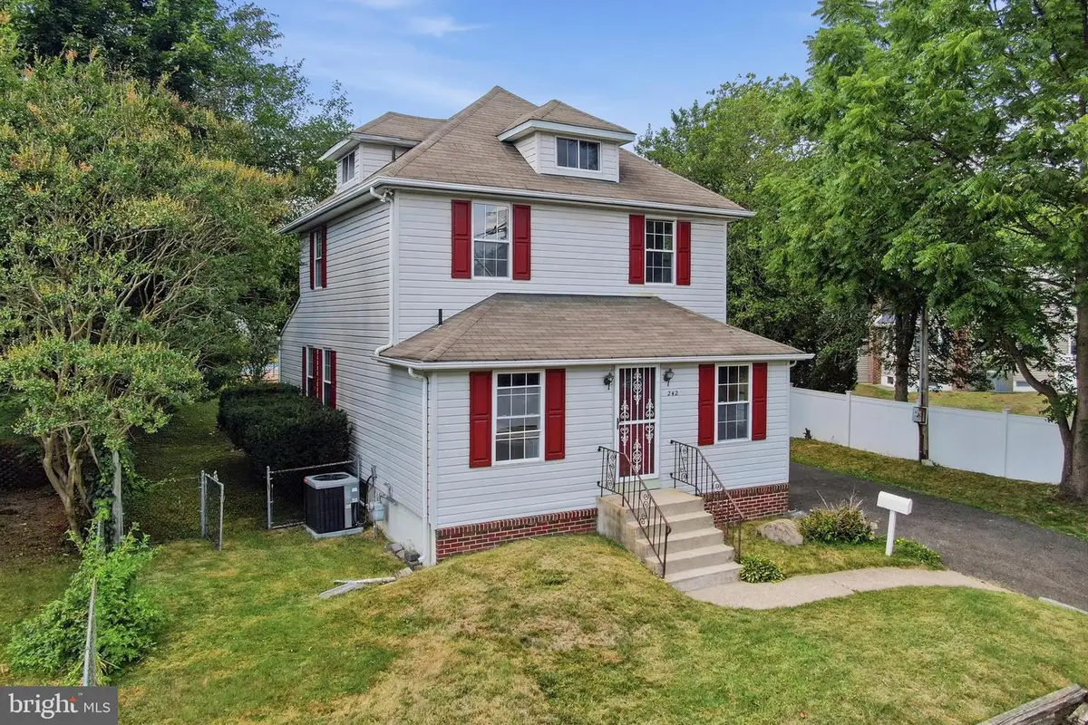 242 Trenton Ave, Laurel Springs, NJ 08021 - #1