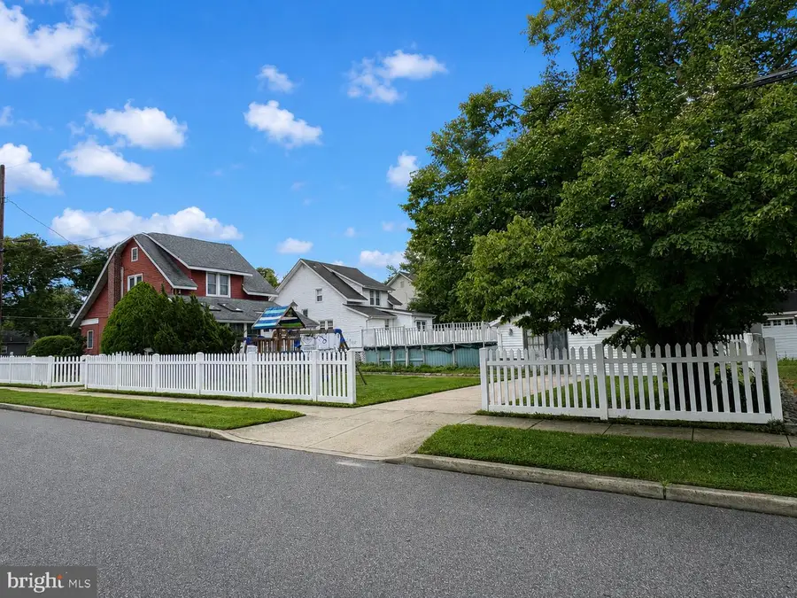 218 N Warwick Rd, Magnolia, NJ 08049 - #2