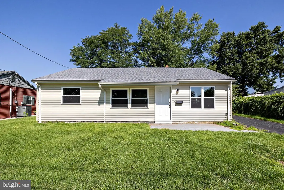 425 Holly Ave, Gloucester City, NJ 08030 - #1