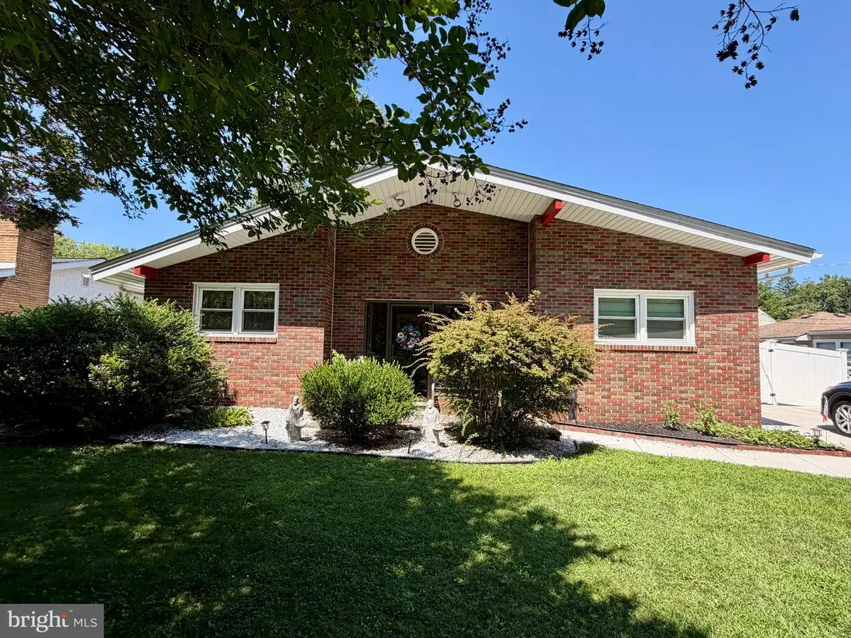 608 Lakeview Ave, Laurel Springs, NJ 08021 - #1