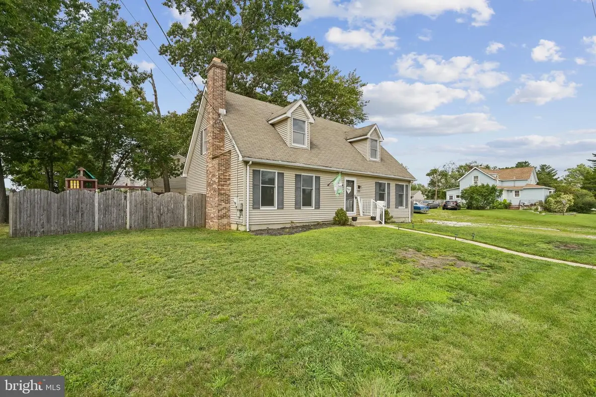 215 Mcclellan Ave, West Berlin, NJ 08091 - #1