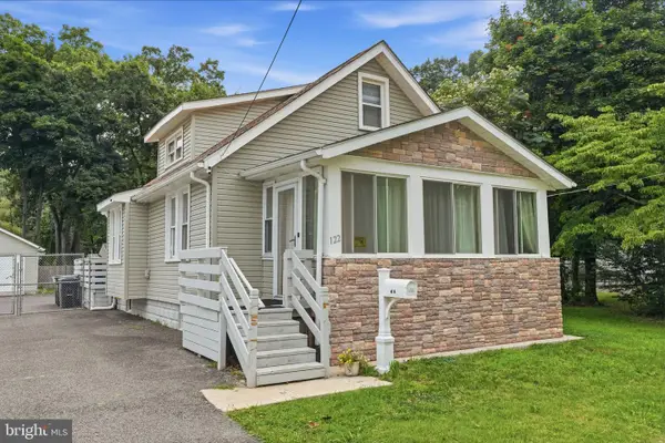 122 W Branch Ave, PINE HILL, NJ 08021