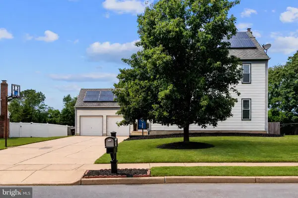 11 Fox Chase Dr, TURNERSVILLE, NJ 08012