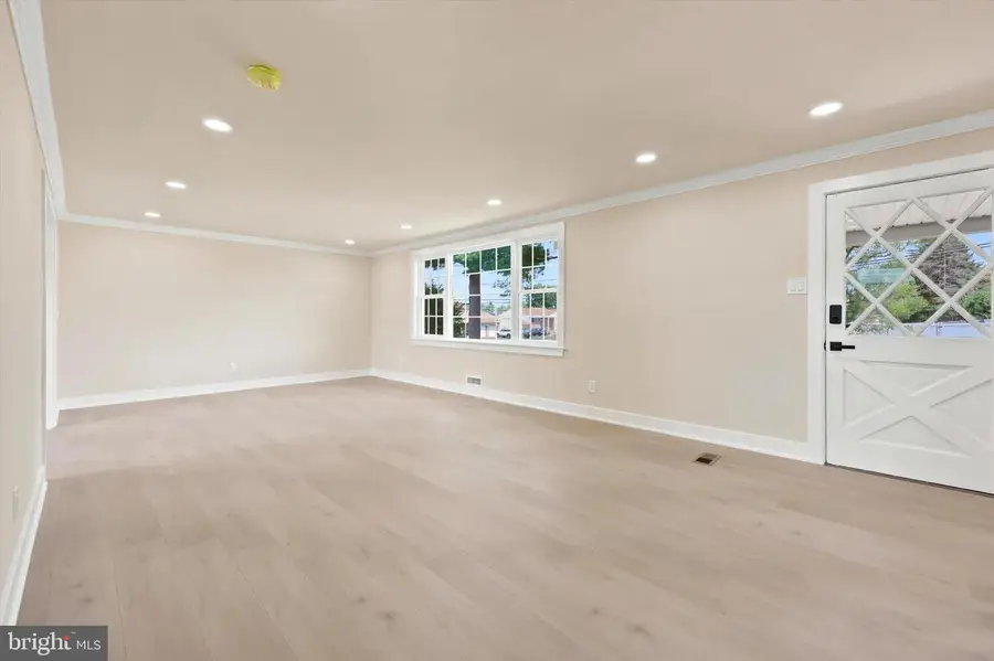 4 Bellows Ln, Cherry Hill, NJ 08002 - #3
