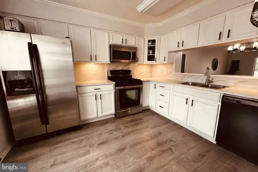 8 Wagon Wheel Dr, Sicklerville, NJ 08081 - #3