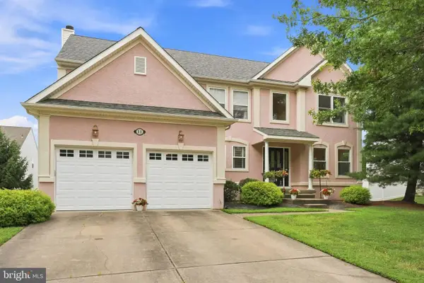 11 Equestrian Ln, CHERRY HILL, NJ 08003
