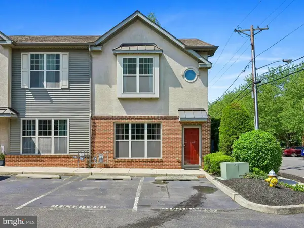 2 W Station Ln, MERCHANTVILLE, NJ 08109