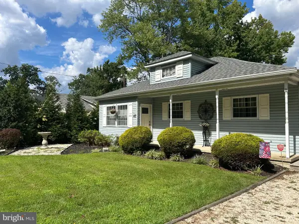 47 E Atlantic Ave, CLEMENTON, NJ 08021