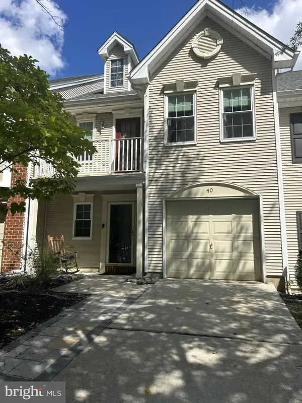 40 La Costa Dr, BLACKWOOD, NJ 08012