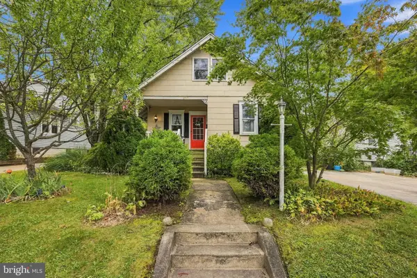 24 N Davis Ave, AUDUBON, NJ 08106