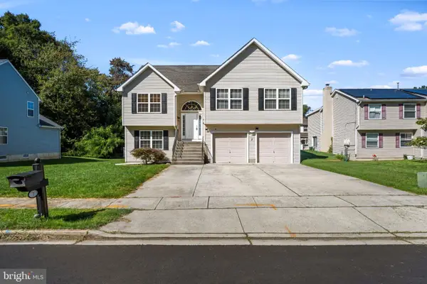7 Logan Dr, CHERRY HILL, NJ 08034