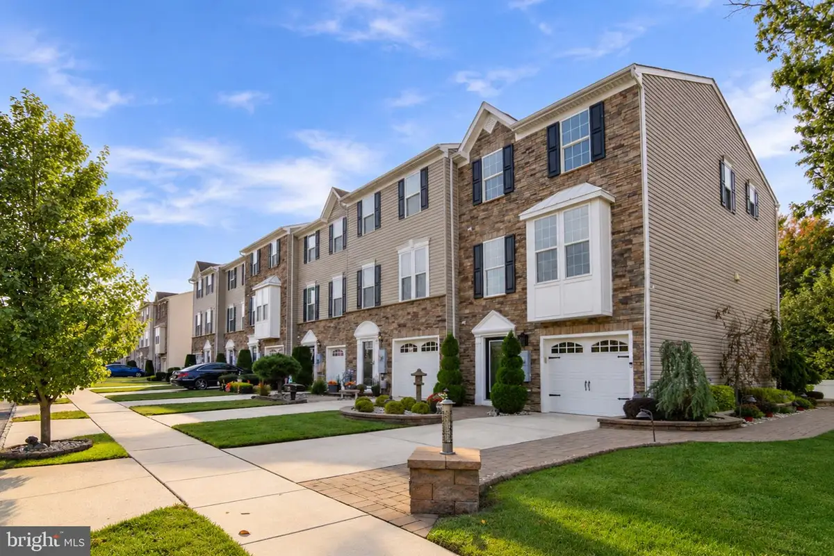 10 Village Green Ln, Sicklerville, NJ 08081 - #1