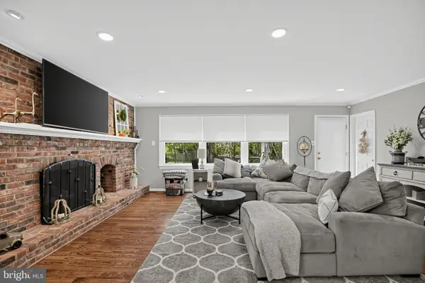 10 Charles Ln, CHERRY HILL, NJ 08003