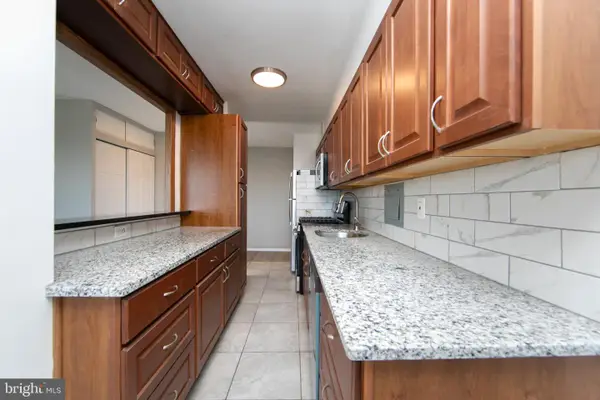 807 Barclay Towers Walk, CHERRY HILL, NJ 08034