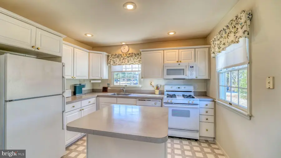 530 N Shore Rd, Marmora, NJ 08223 - Image #3