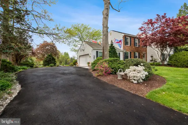 9 Still Run Dr, MICKLETON, NJ 08056