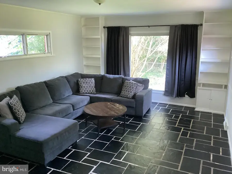 879 Green Ave, Williamstown, NJ 08094 - Image #3