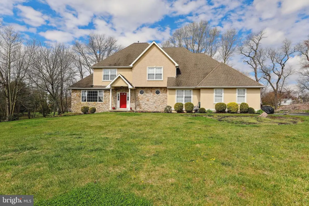 112 Jules Dr, Swedesboro, NJ 08085 - Image #1