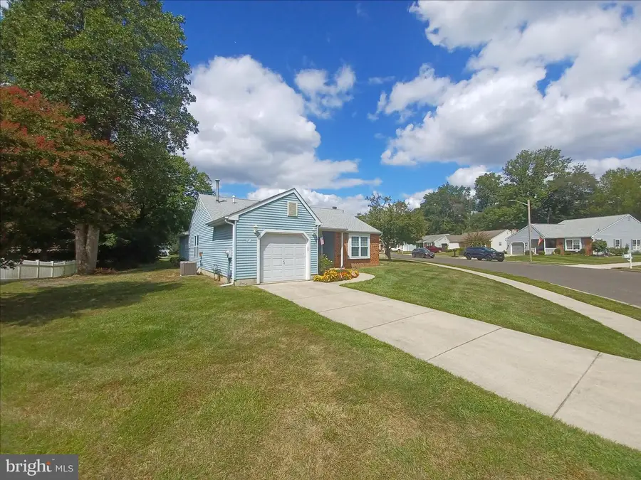 54 Knollwood Dr, Woodbury, NJ 08096 - Image #2