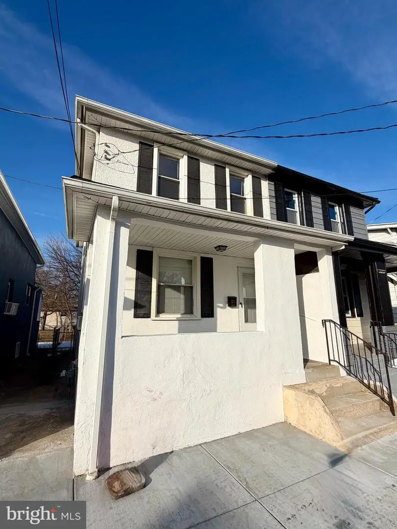 335 W Buck St, Paulsboro, NJ 08066 - #1