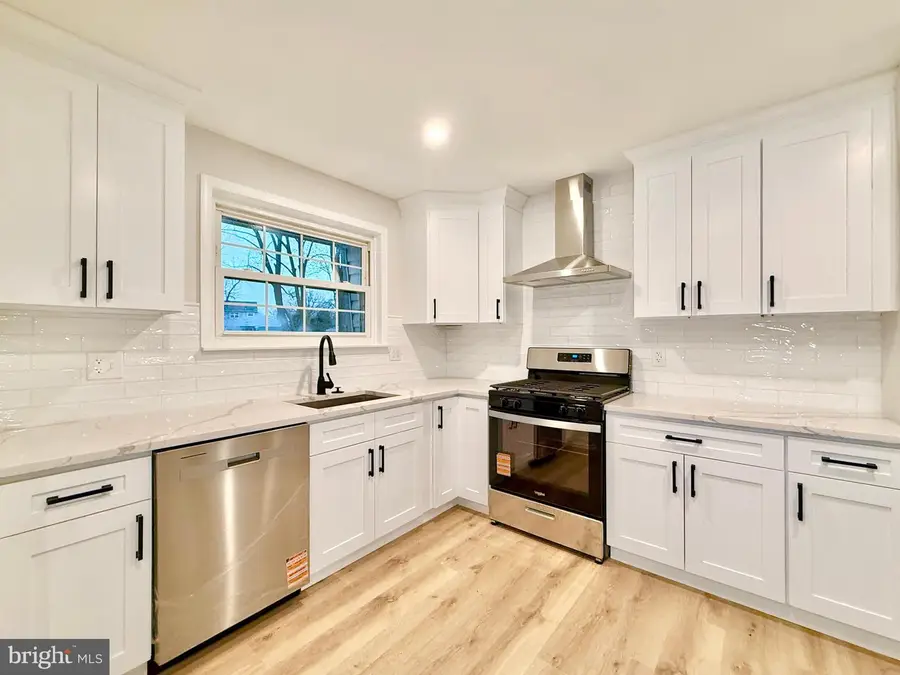 4 Altair Ct, Turnersville, NJ 08012 - Image #2