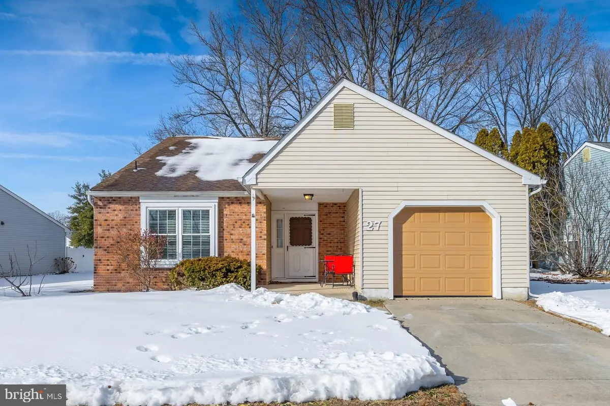 27 Lakebridge Dr, Woodbury, NJ 08096 - #1