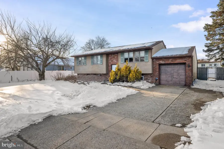 53 Jobs Ln, Williamstown, NJ 08094 - Image #2