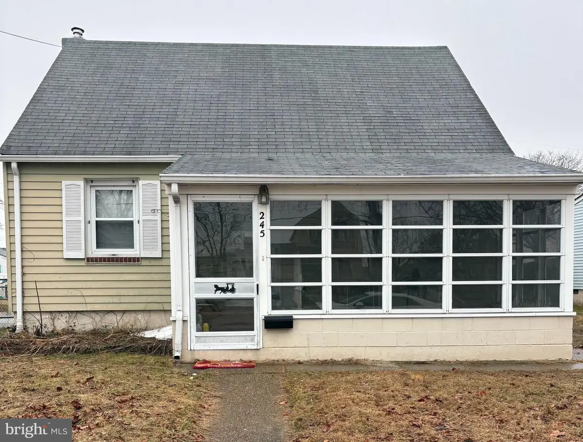 245 Nassau Ave, Paulsboro, NJ 08066 - #1