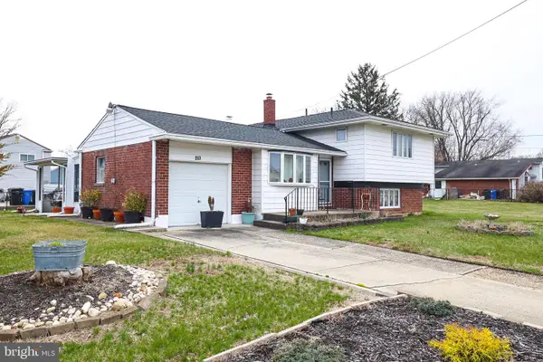 237 Capital Dr, MANTUA, NJ 08051