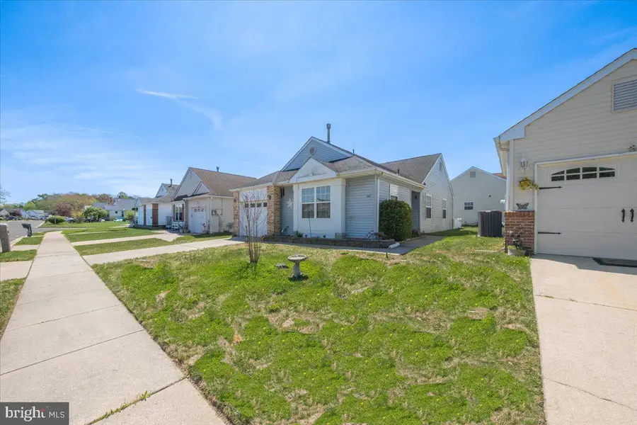 662 Barbados Dr, Williamstown, NJ 08094 - #3