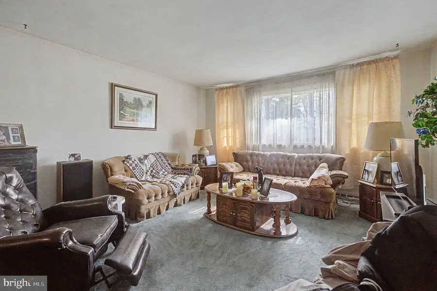 275 Essex Ave, West Deptford, NJ 08086 - #2