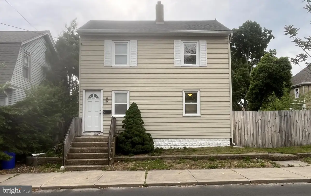 42 W Centre St, Woodbury, NJ 08096 - #1
