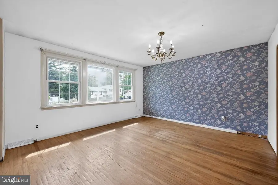 919 Grenville Dr, Blackwood, NJ 08012 - #2
