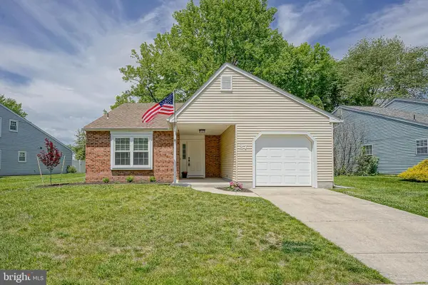 27 Lakebridge Dr, DEPTFORD, NJ 08096