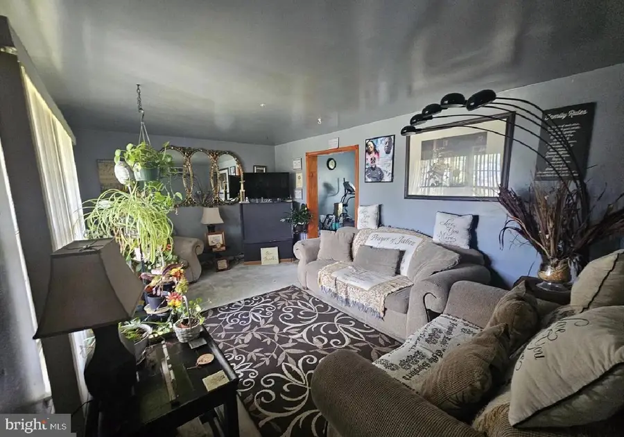 114 Carnation Dr, Woodbury, NJ 08096 - #3