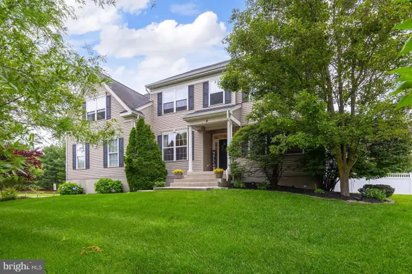 8 Woodfield Dr, SWEDESBORO, NJ 08085