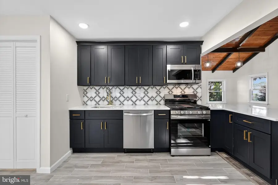 306 May Ct, West Deptford, NJ 08096 - #3