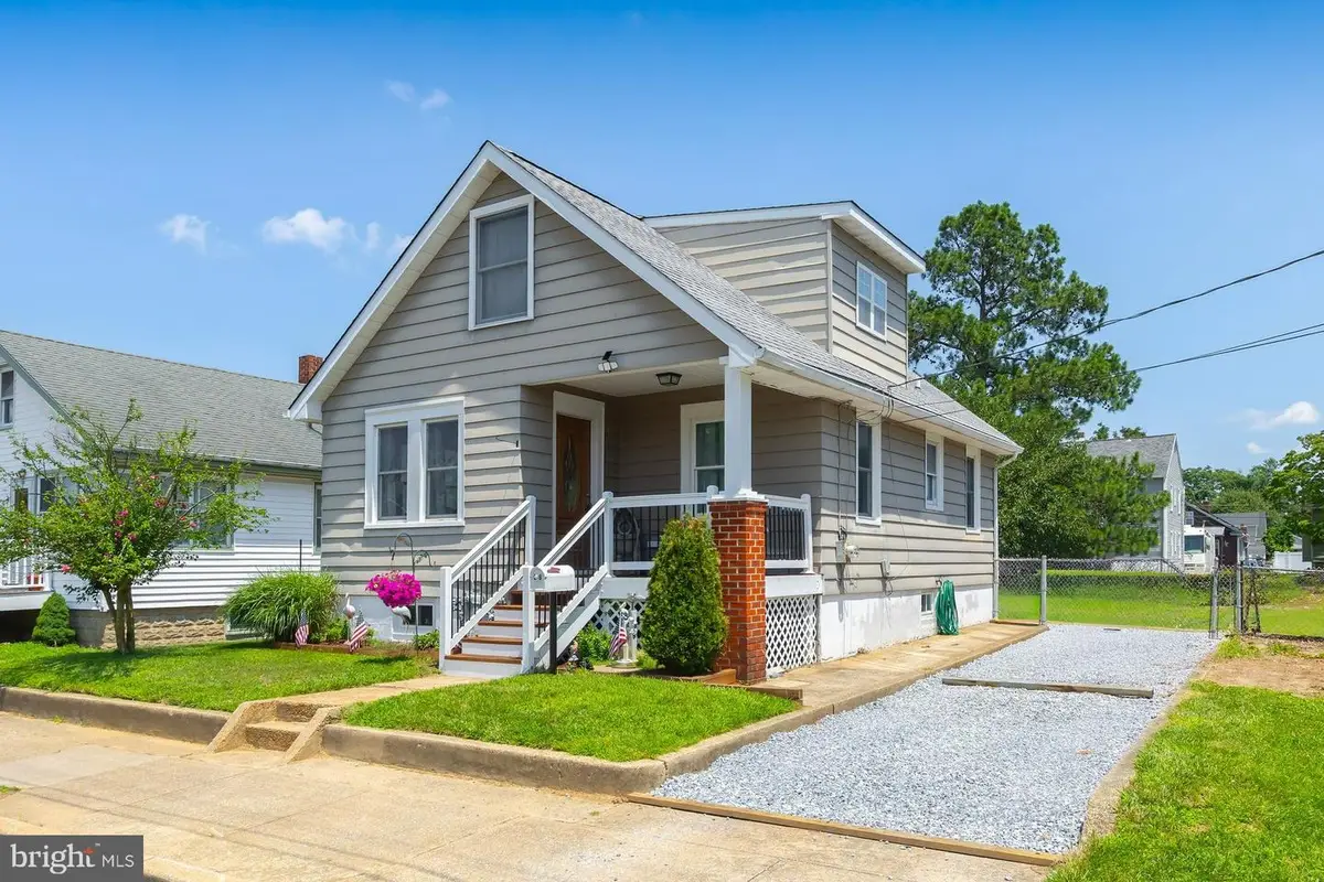 38 Pine St, Gibbstown, NJ 08027 - #1