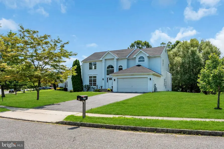 1055 Huntingdon Dr, Williamstown, NJ 08094 - #2