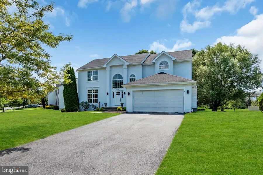 1055 Huntingdon Dr, Williamstown, NJ 08094 - #3