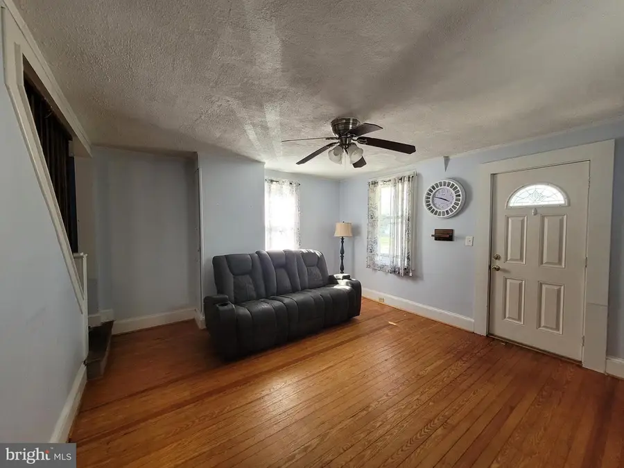 31 Mechanic St, Bridgeport, NJ 08014 - #3